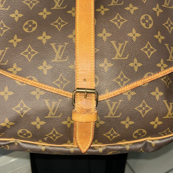 LOUIS VUITTON Saumur 30 Monogram Canvas Bag - Picture 8 of 16